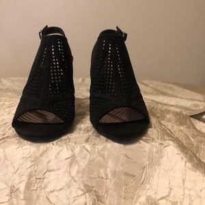 Kelly & Katie Berillan Black heel. Size 10.